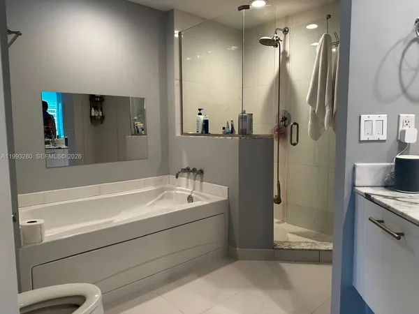 $4,500 | 500 Brickell Avenue, Unit 3307, Miami, FL 33131