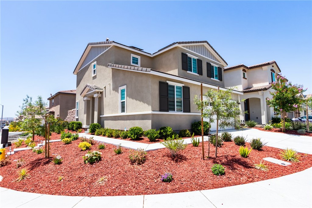 36469 Shine Drive Winchester, CA 92596 - Photo 73 of 73 a front view of a house with a yard