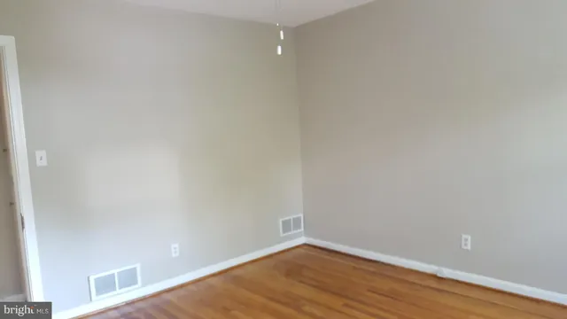 $2,950 | 905 Little Street, Alexandria, VA 22301