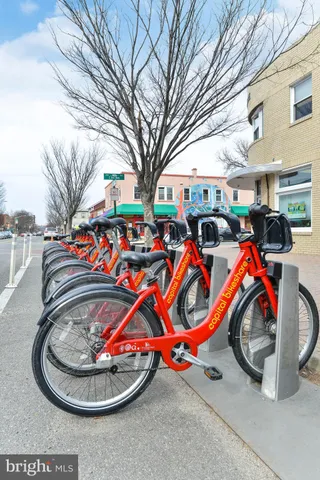 $2,950 | 905 Little Street, Alexandria, VA 22301