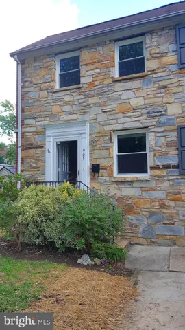 $2,950 | 905 Little Street, Alexandria, VA 22301