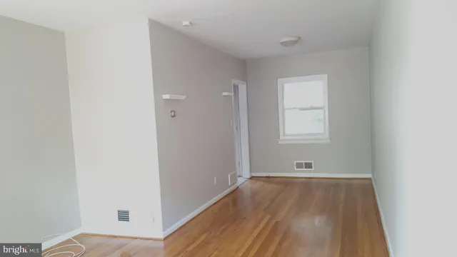 $2,950 | 905 Little Street, Alexandria, VA 22301