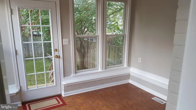 $2,950 | 905 Little Street, Alexandria, VA 22301