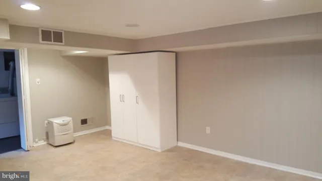 $2,950 | 905 Little Street, Alexandria, VA 22301