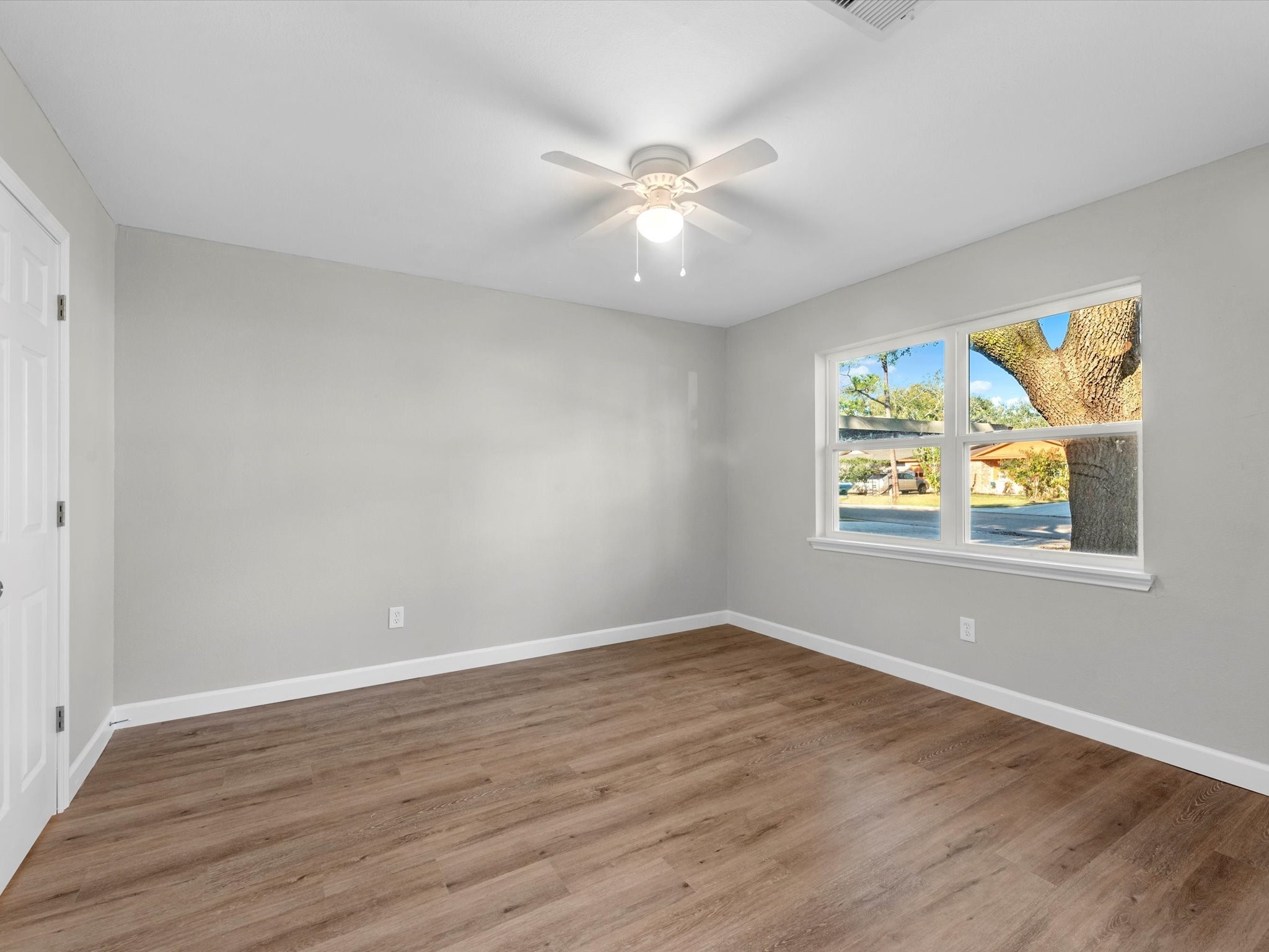 609 Debbie Lane Alvin, TX 77511 - Photo 14 of 23 an empty room with wooden floor and windows