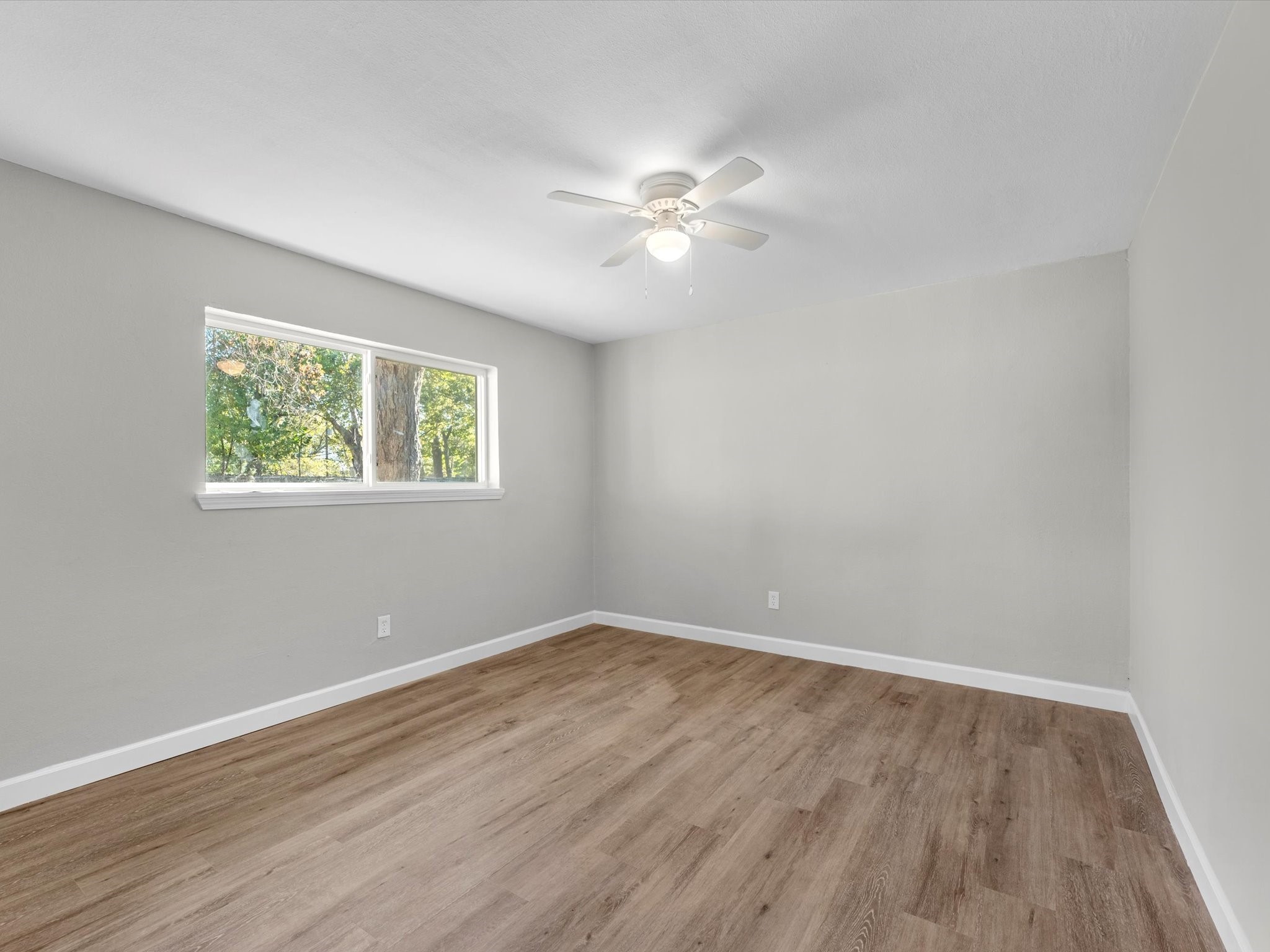 609 Debbie Lane Alvin, TX 77511 - Photo 18 of 23 a view of empty room with wooden floor and fan