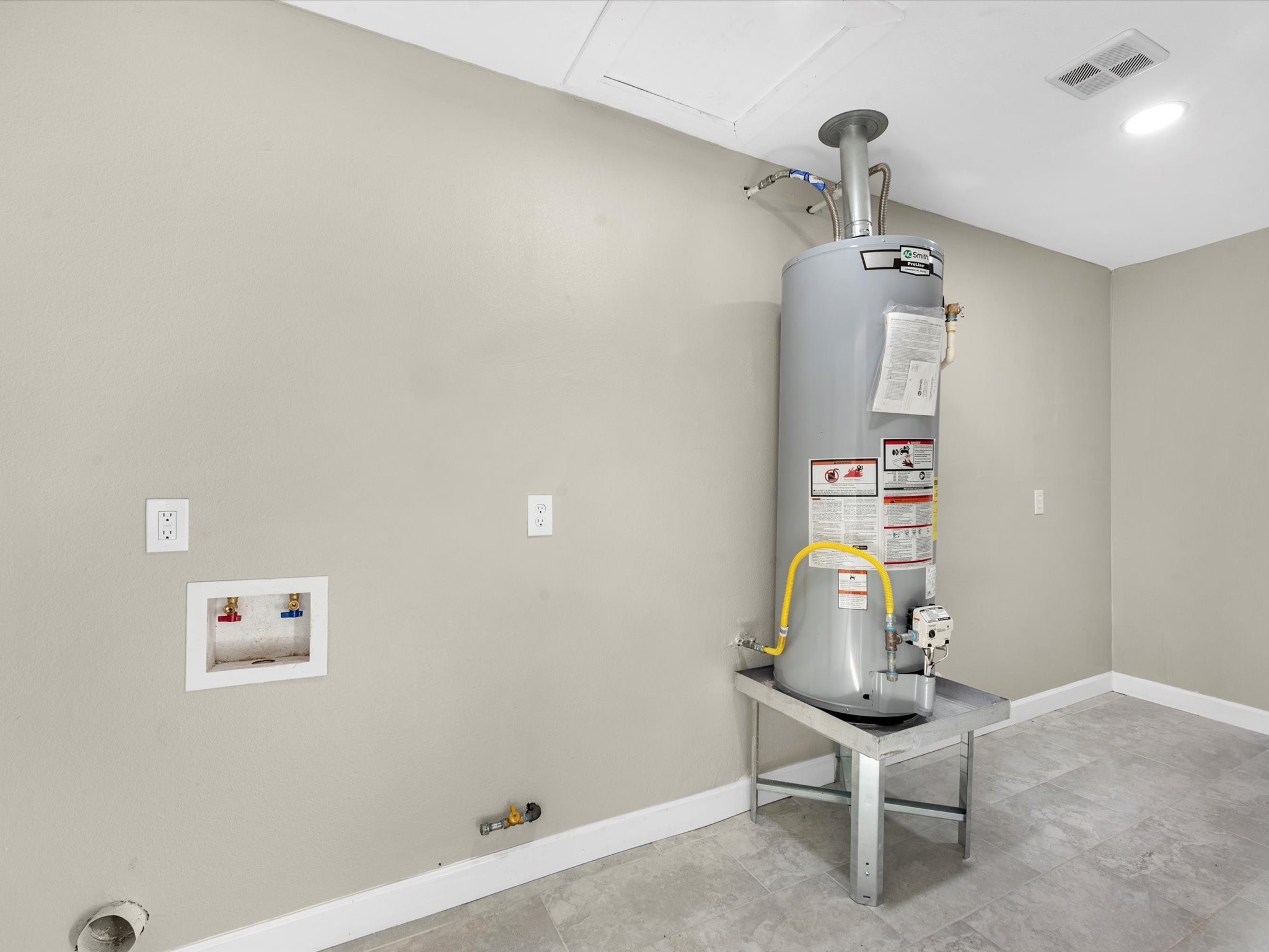 609 Debbie Lane Alvin, TX 77511 - Photo 19 of 23 a view of a hallway with a room and wooden floor