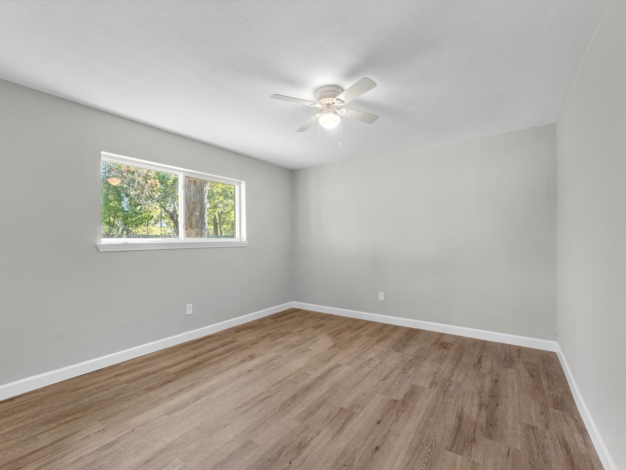 609 Debbie Lane Alvin, TX 77511 - Photo 21 of 32 a view of empty room with wooden floor and fan