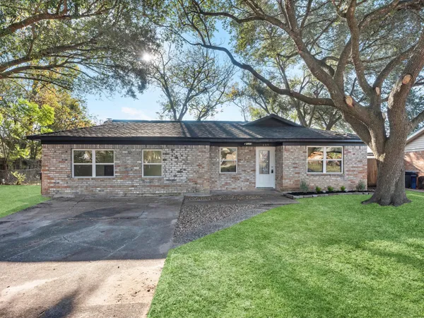 $225,000 | 609 Debbie Lane, Alvin, TX 77511