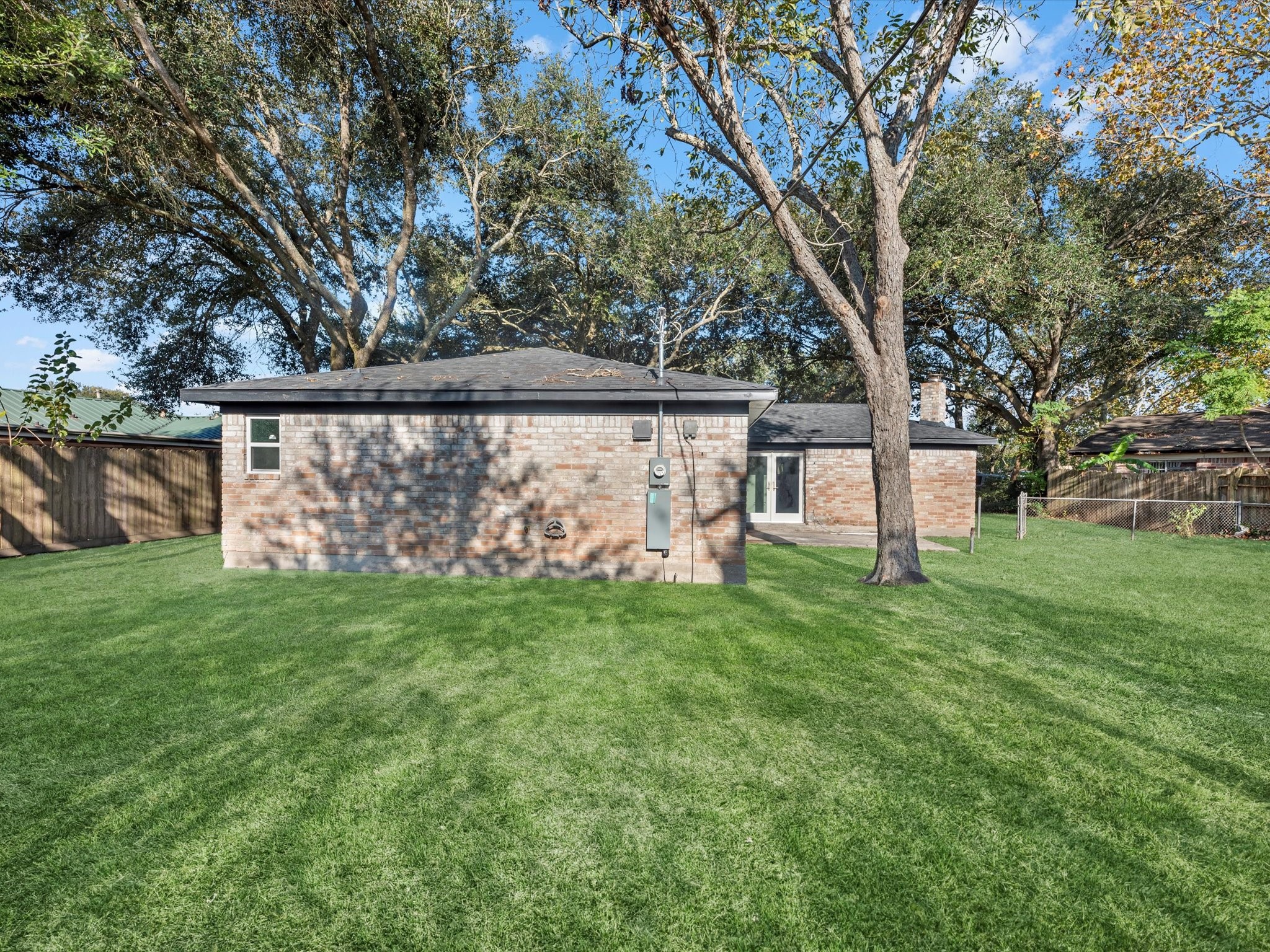 609 Debbie Lane Alvin, TX 77511 - Photo 31 of 32 a view of a back yard