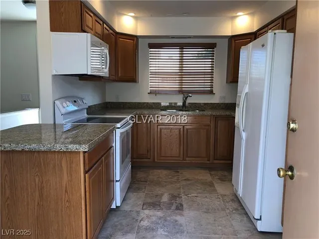 $1,425 | 1850 Center Street, Las Vegas, NV 89106