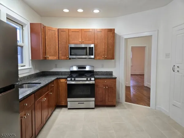 $2,850 | 27 Cleveland Avenue, Newark, NJ 07106