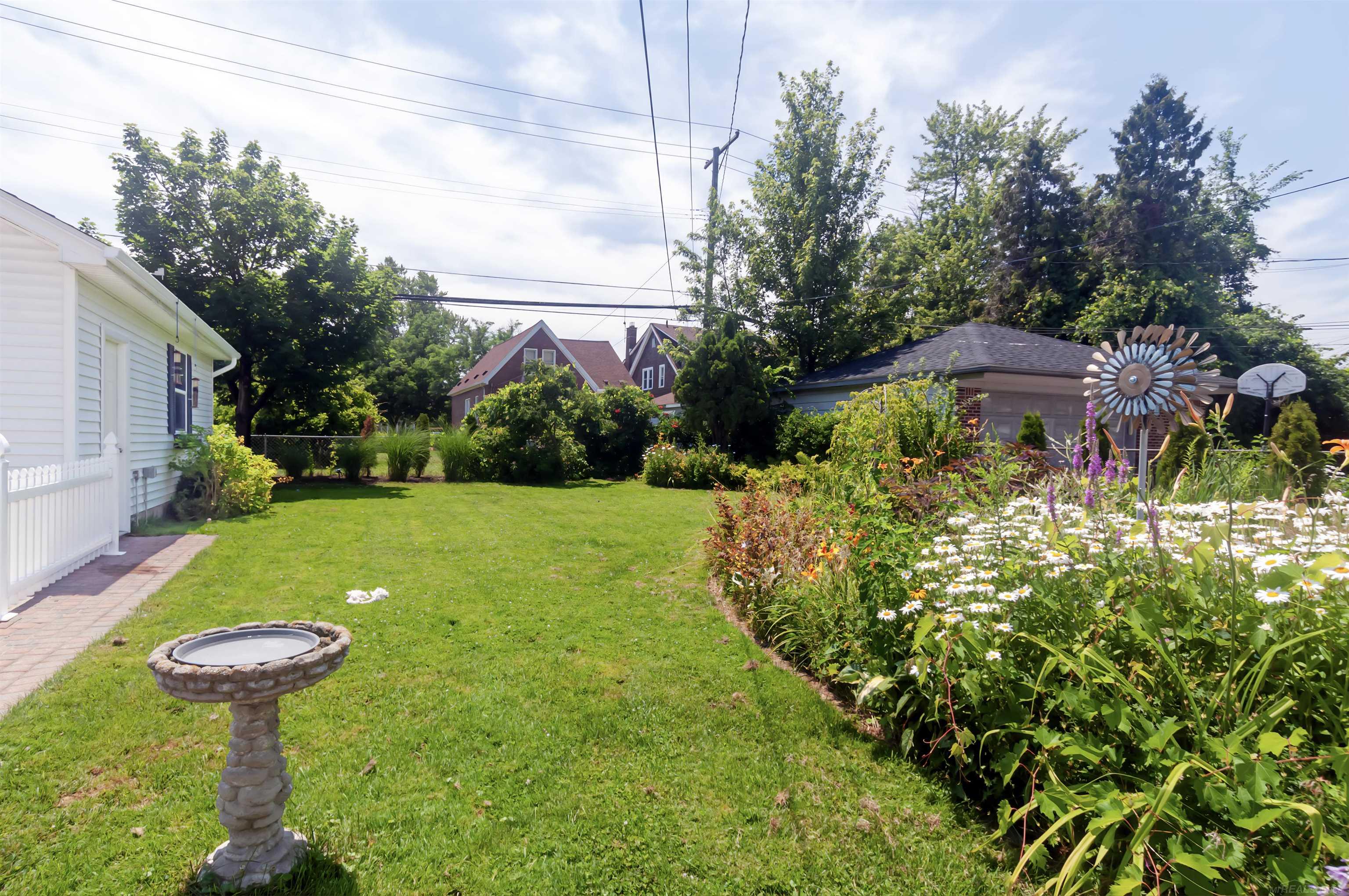 1723 Hawthorne Road Grosse Pointe, MI 48236 - Photo 43 of 47 50219839-2B0B6BEC-DF33-462C-9F14-244672986FAE.JPG