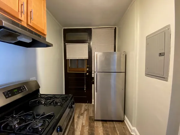 $1,595 | 3034 North Ashland Avenue, Unit 1, Chicago, IL 60657