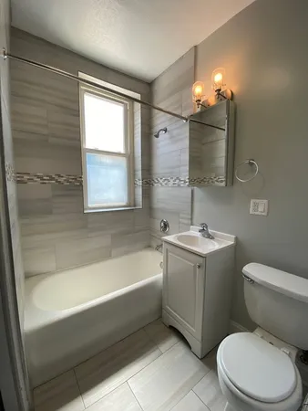 $1,595 | 3034 North Ashland Avenue, Unit 1, Chicago, IL 60657