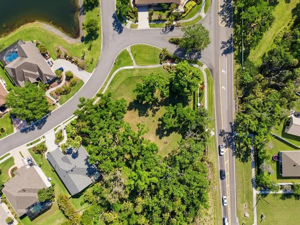 a view of a golf course