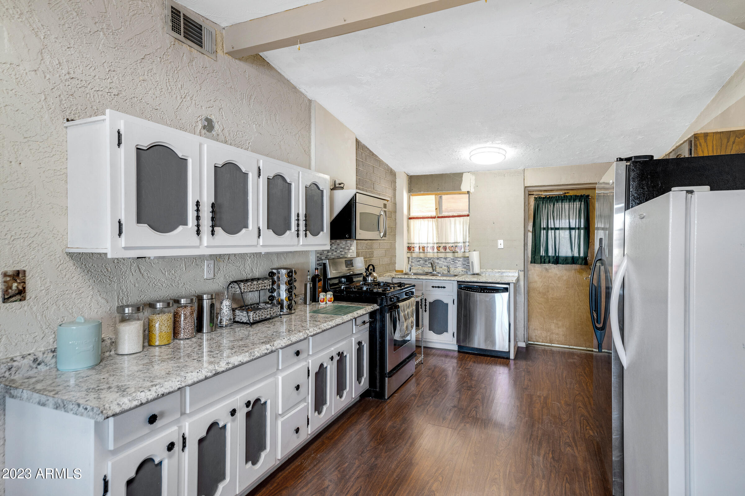 911 East Carter Road Phoenix, AZ 85042 - Photo 8 of 22 911 E Carter Rd-9