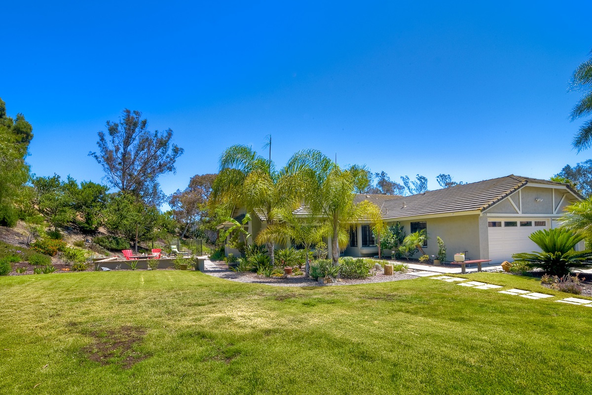 1501 Del Mar Road Oceanside, CA 92057 - Photo 23 of 25 Front yard with lawn