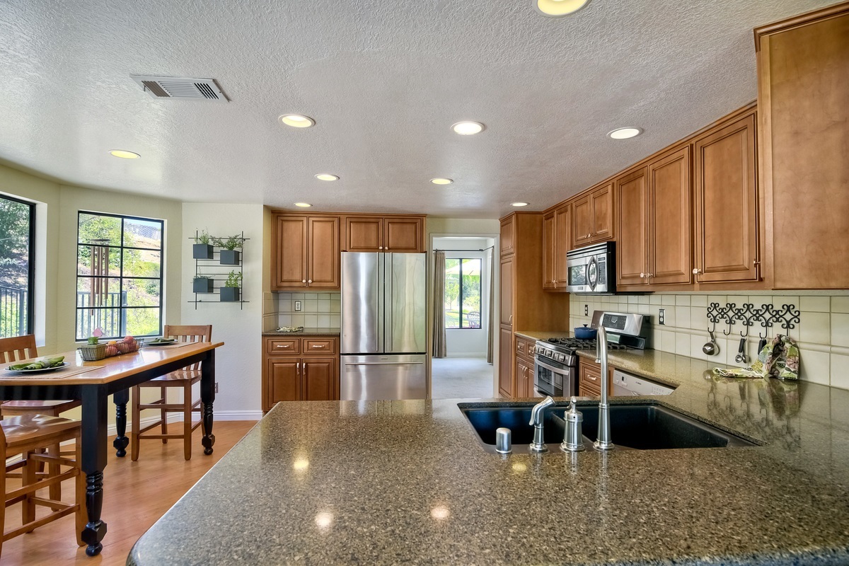 1501 Del Mar Road Oceanside, CA 92057 - Photo 5 of 25 Kitchen has Nook & Breakfast Bar