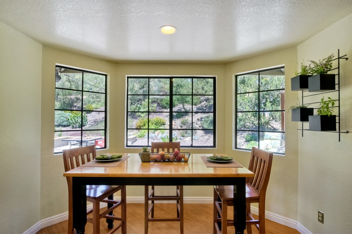 1501 Del Mar Road Oceanside, CA 92057 - Photo 7 of 25 Bright & Cheery Breakfast Nook