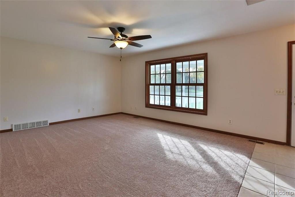47110 Hull Road Belleville, MI 48111 - Photo 4 of 31