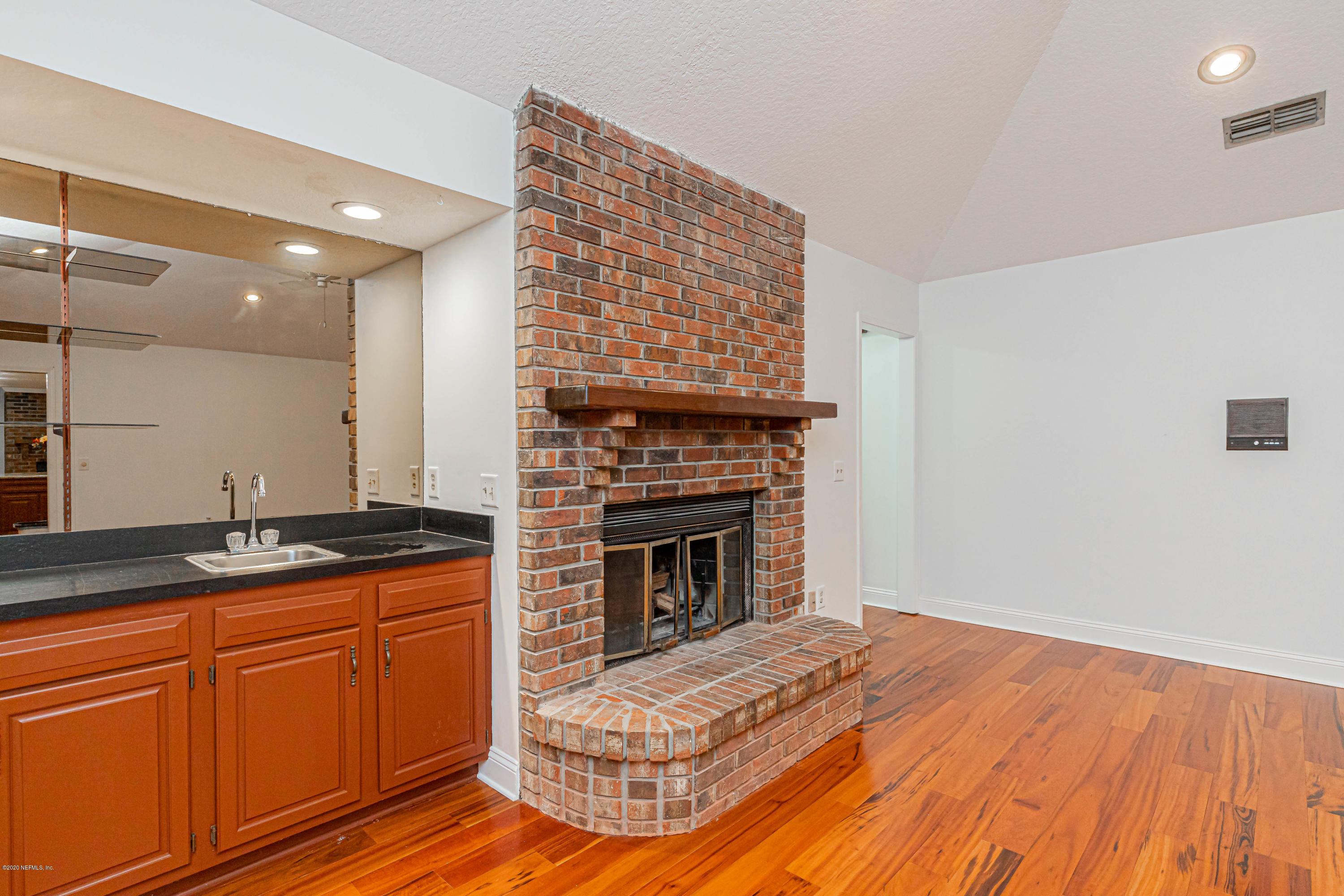 3310 Marbon Road Jacksonville, FL 32223 - Photo 23 of 65 24 Living Room 2