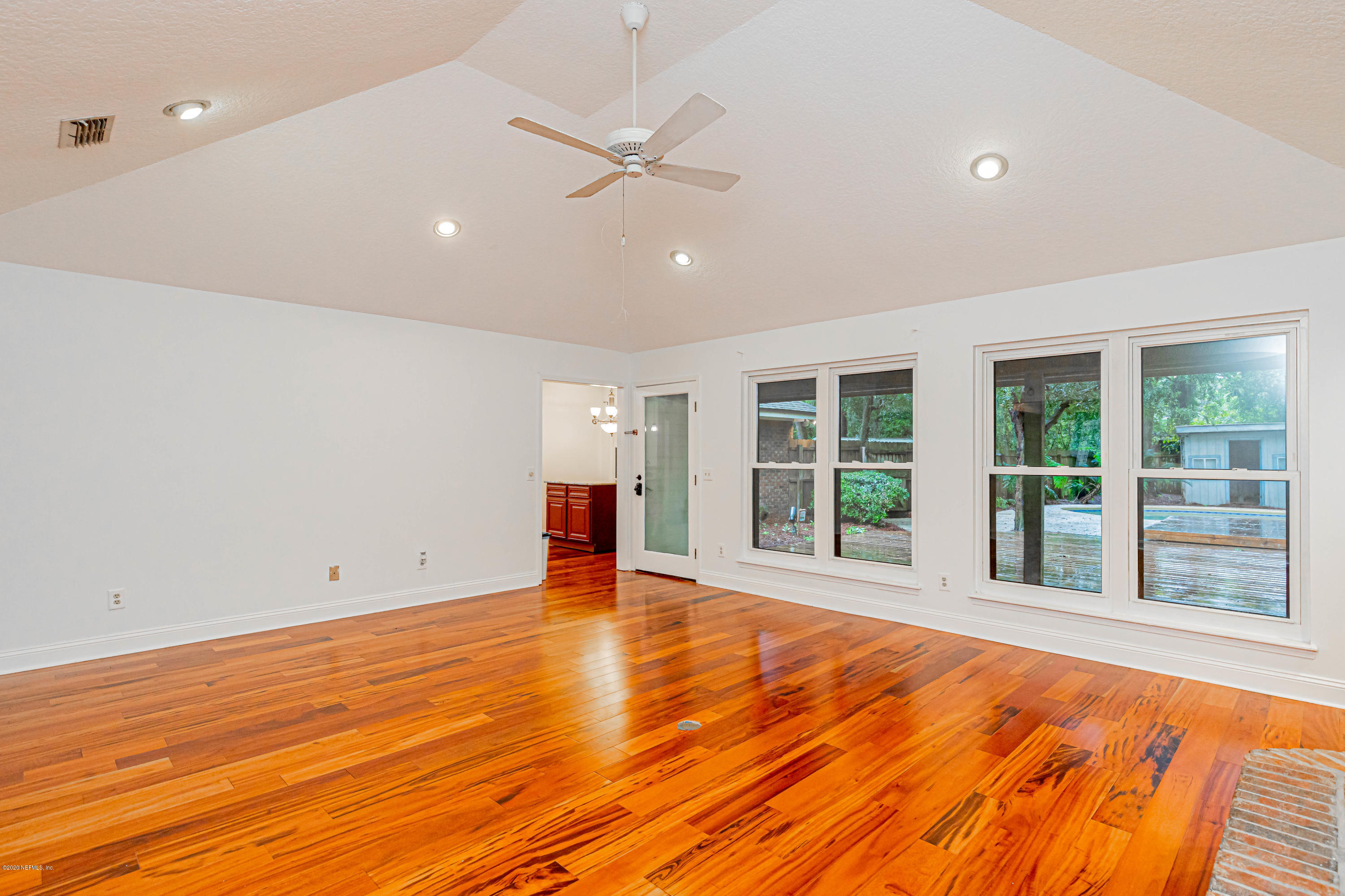 3310 Marbon Road Jacksonville, FL 32223 - Photo 25 of 65 26 Living Room 4