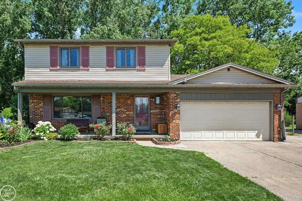 $300,000 | 15733 Jennifer Court, Fraser, MI 48026