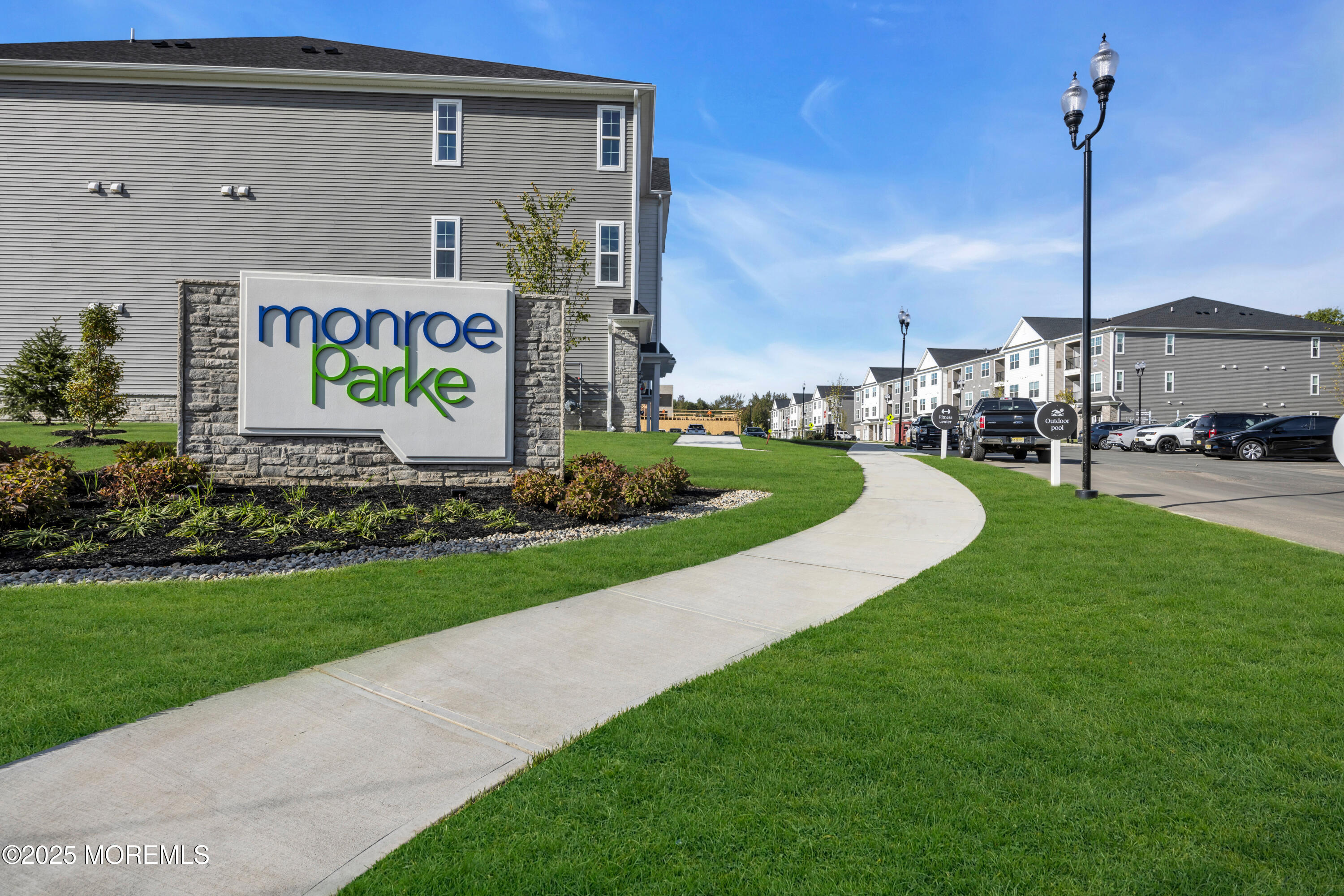 28311 Radford Court, Unit 2829 Monroe Township, NJ 08831 - Photo 5 of 29 a view of a back yard