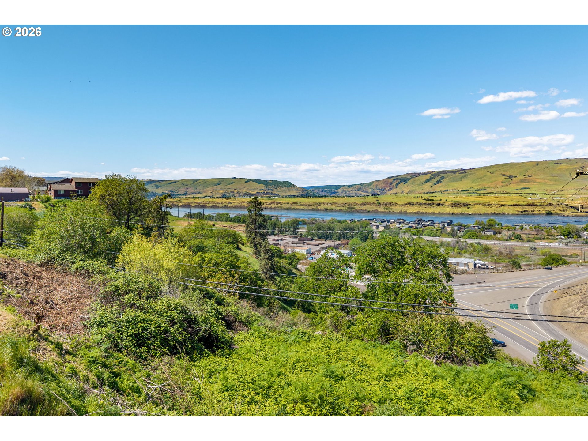 0 Fremont Street The Dalles, OR 97058 - Photo 8 of 16 a view of an ocean and beach