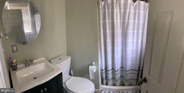 7026 Large Street Philadelphia, PA 19149 - Photo 12 of 15 Front Bedroom Bathroom