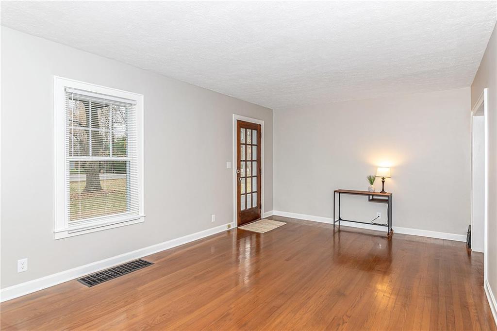 7581 Ditch Road Indianapolis, IN 46260 - Photo 3 of 31 Gallery Image 3