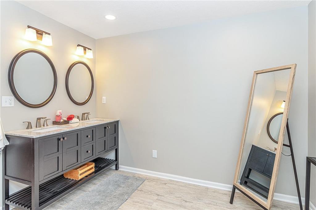 7581 Ditch Road Indianapolis, IN 46260 - Photo 21 of 31 Gallery Image 21