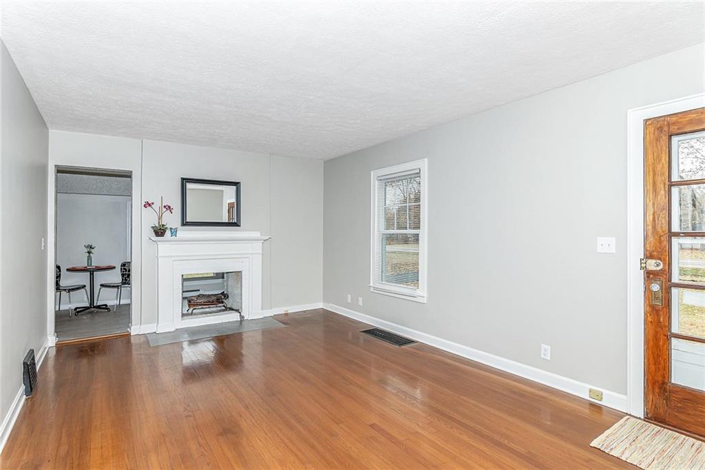 7581 Ditch Road Indianapolis, IN 46260 - Photo 4 of 31 Gallery Image 4