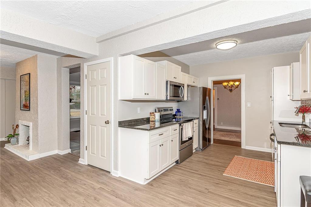 7581 Ditch Road Indianapolis, IN 46260 - Photo 5 of 31 Gallery Image 5
