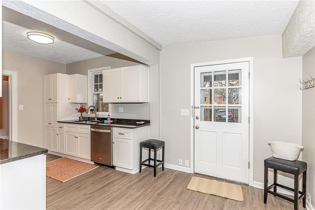 7581 Ditch Road Indianapolis, IN 46260 - Photo 6 of 31 Gallery Image 6