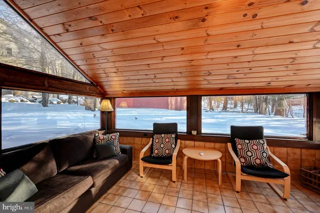 a en suite bathroom with a sink and a mirror