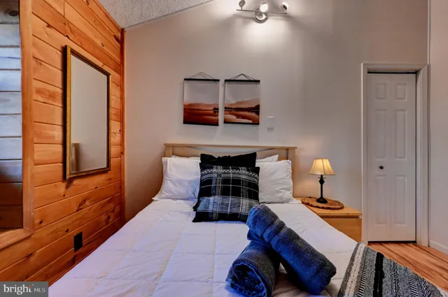 $749,900 | 28 Skye Drive, Lake Harmony, PA 18624