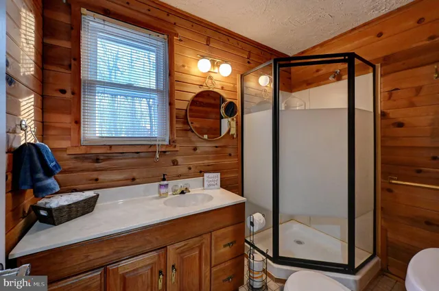 $749,900 | 28 Skye Drive, Lake Harmony, PA 18624