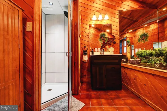 $749,900 | 28 Skye Drive, Lake Harmony, PA 18624