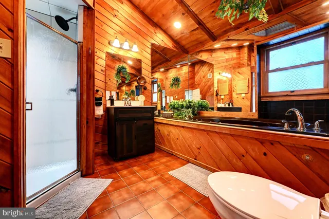 $749,900 | 28 Skye Drive, Lake Harmony, PA 18624