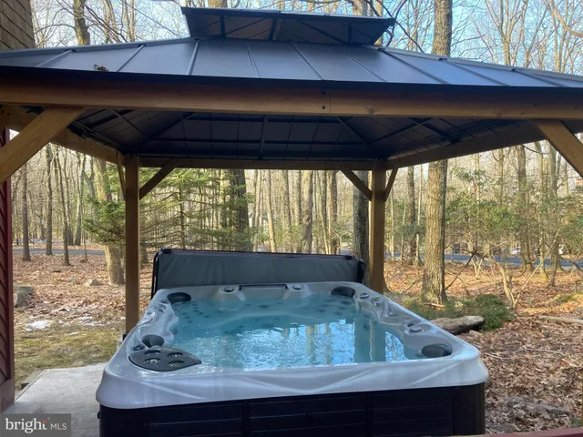 $749,900 | 28 Skye Drive, Lake Harmony, PA 18624