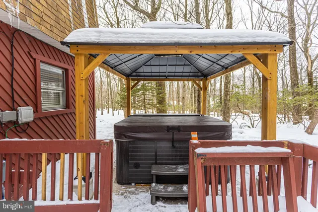 $749,900 | 28 Skye Drive, Lake Harmony, PA 18624