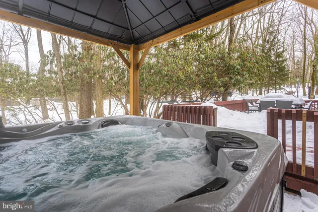 $749,900 | 28 Skye Drive, Lake Harmony, PA 18624