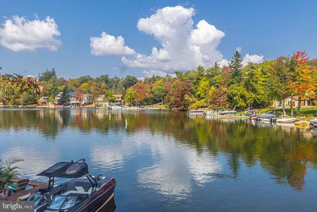 $749,900 | 28 Skye Drive, Lake Harmony, PA 18624