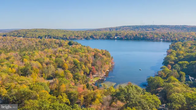 $749,900 | 28 Skye Drive, Lake Harmony, PA 18624