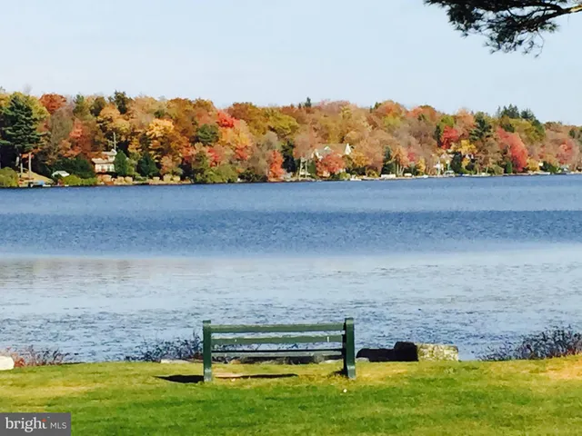 $749,900 | 28 Skye Drive, Lake Harmony, PA 18624