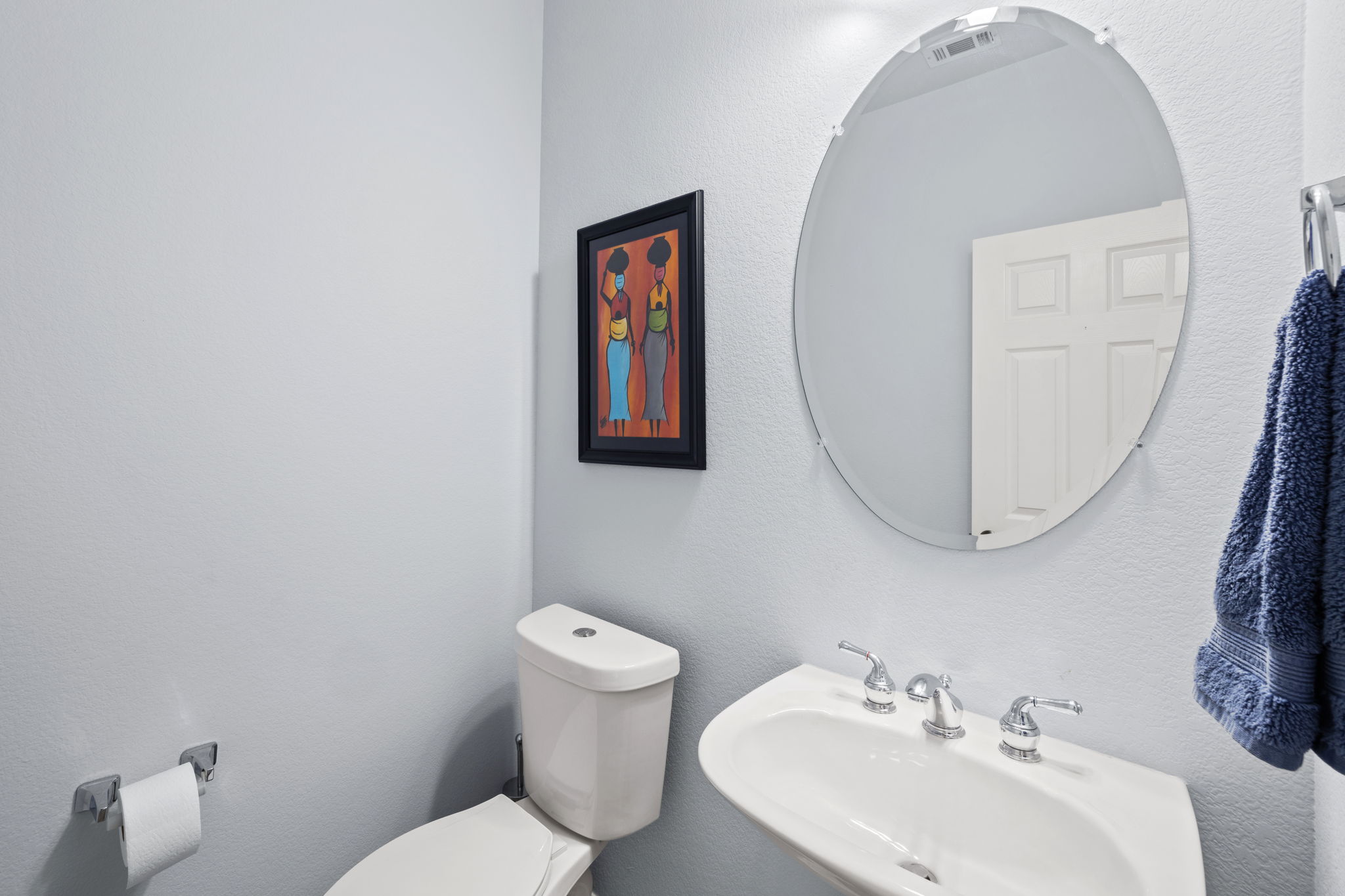 136 Eaton Lane Austin, TX 78737 - Photo 7 of 40 a bathroom with a toilet a sink and mirror