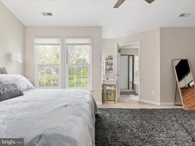 $560,000 | 7002 Manahoac Place, Gainesville, VA 20155