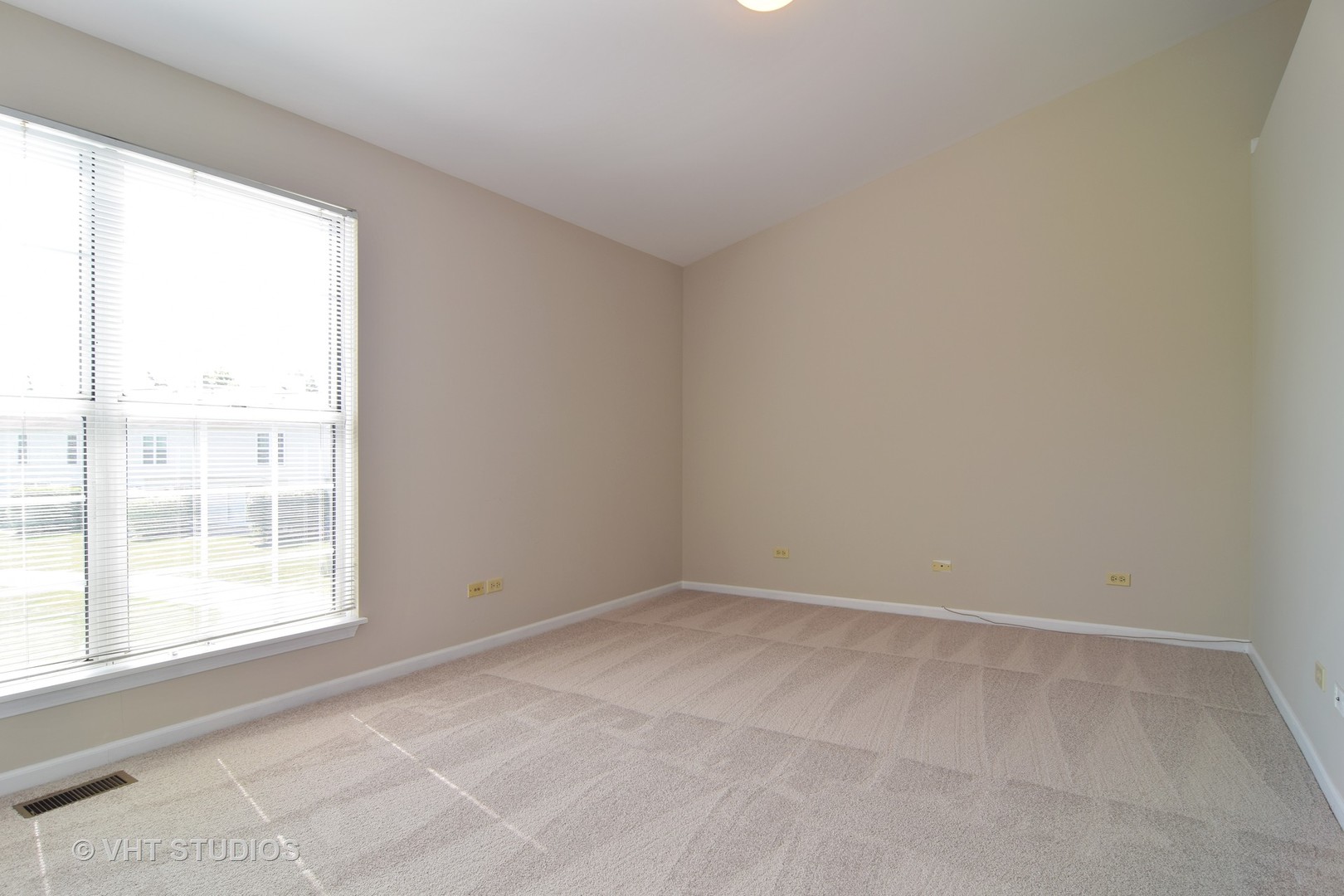 171 North Oltendorf Road Streamwood, IL 60107 - Photo 5 of 12 Gallery Image 5